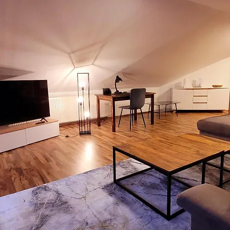 Individuelle Ferienwohnung Im Dachgeschoss Am Stadtpark *