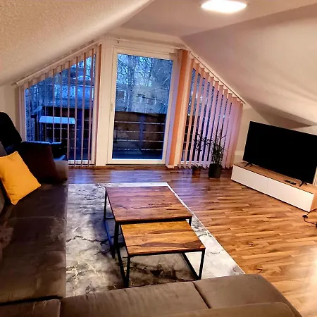 Individuelle Ferienwohnung Im Dachgeschoss Am Stadtpark Apartment Suhl