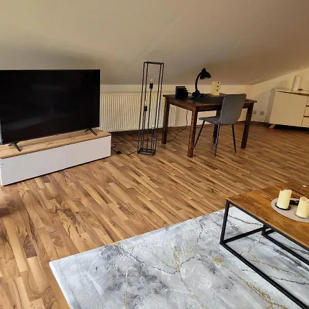 Individuelle Ferienwohnung Im Dachgeschoss Am Stadtpark Suhl
